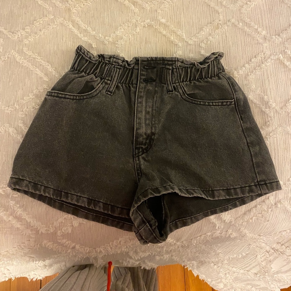 Forever 21 Black Elastic Waist Jean Shorts